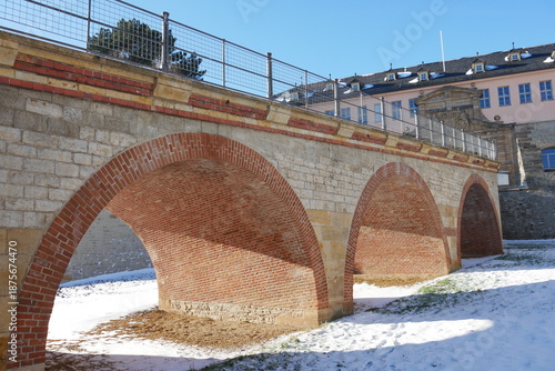 Brückenbögen der Brücke zur Zitadelle Petersberg in Erfurt bei Schnee