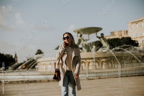 Woman walks in front of fou...