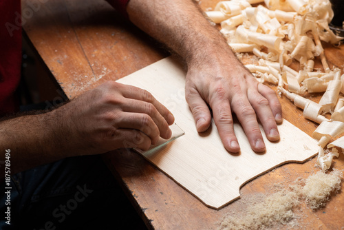 The master cycles the surface of the tagelharpa soundboard with a piece of glass