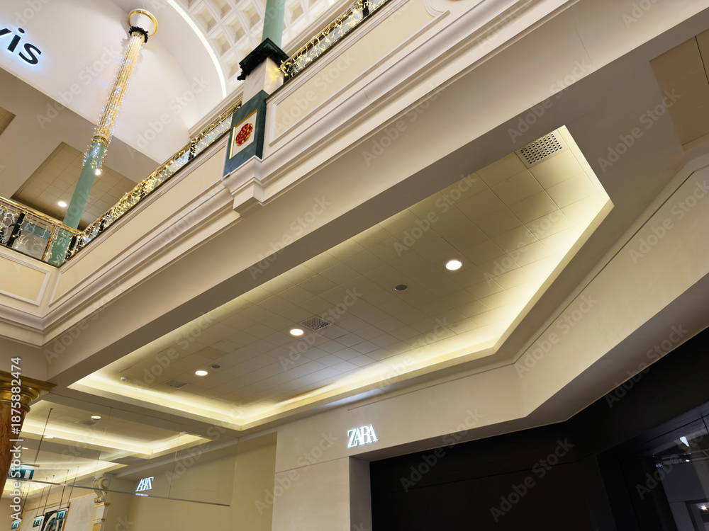 Fototapeta premium Interior of a stylish mall in Manchester featuring Zara storefront and decorative lighting