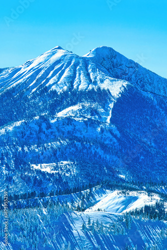 冠雪の尾瀬の燧ヶ岳