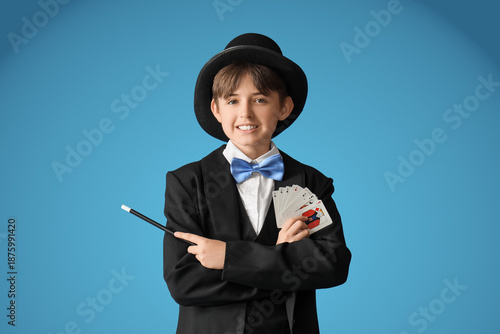 Foto Little magician with playing cards on blue background