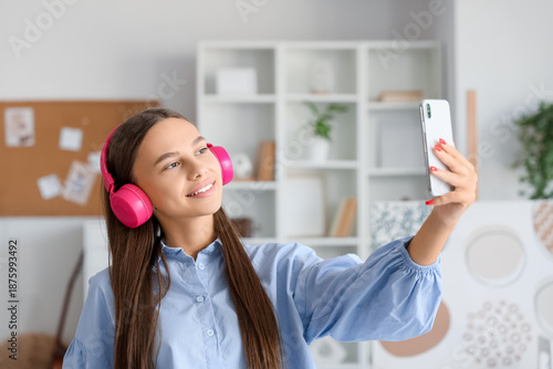 Teenage girl in headphones ...
