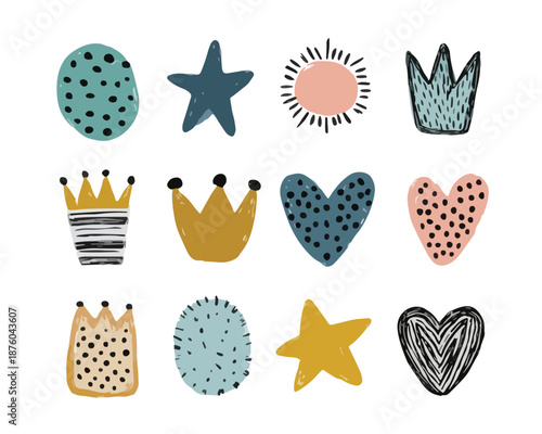 Verschiedene bunte handgezeichnete Symbole wie Kronen, Sterne, Herzen und Sonnen auf weißem Hintergrund