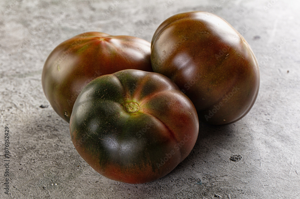 Obraz premium Ripe black juicy tomato cumato