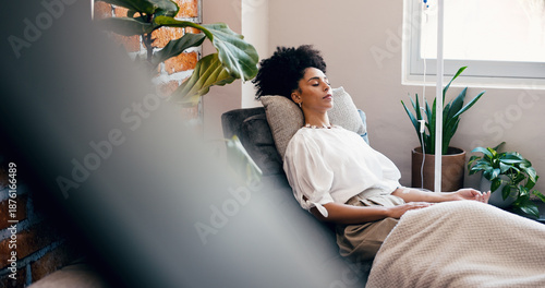 Foto Infusion, relax and wellness with woman in drip lounge for benefits of antioxidants, minerals or vitamins