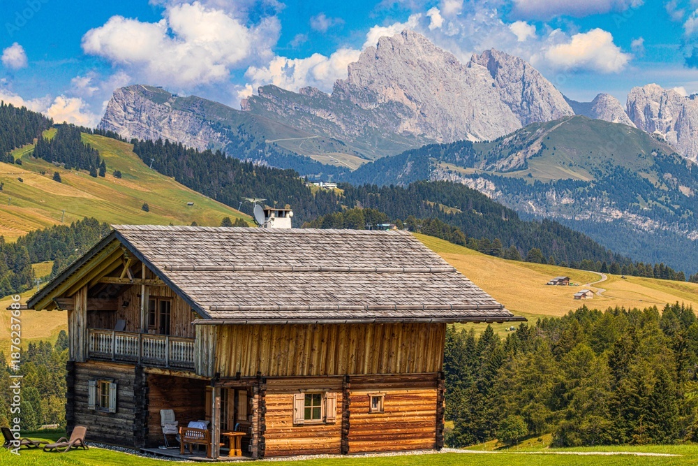 Ταπετσαρία Wooden alpine cabin overlooking Odle peaks in South Tyrol, Italy