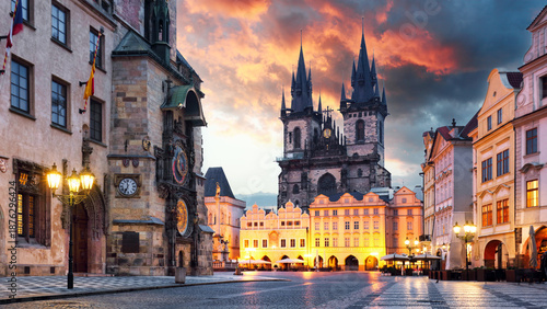 Tableau sur toile Prague - Old Town Square, Famous Astronomical Clock and Tyn church's tower, Czec