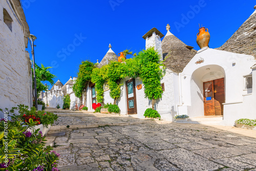 Canvas Print Alberobello, Italy