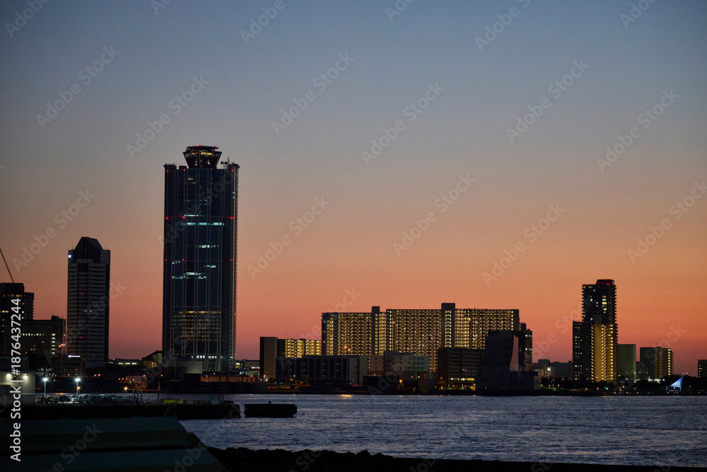 Fototapeta premium 夕方の天保山の風景