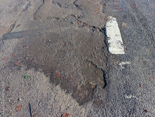 фотографія Heavy deep pot holes potholes damaged tarmac on road dangerous travel in Winches