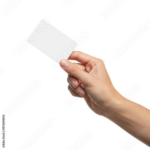 手が白いカードを慎重に持っている