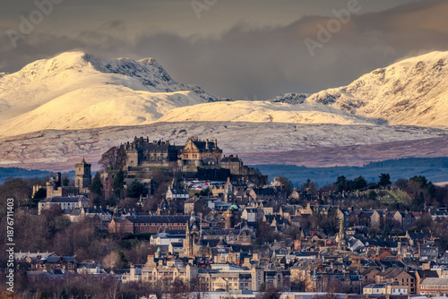 Картината върху платно Stirling Castle and snow covered mountains winter sunset.