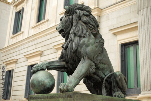 Guarding Power – Lion of the Congreso