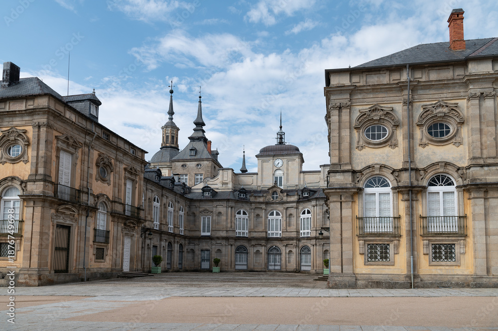 Fototapeta premium Palacio Real de La Granja de San Ildefonso, conjunto historico monumental y turistico, Madrid, España.