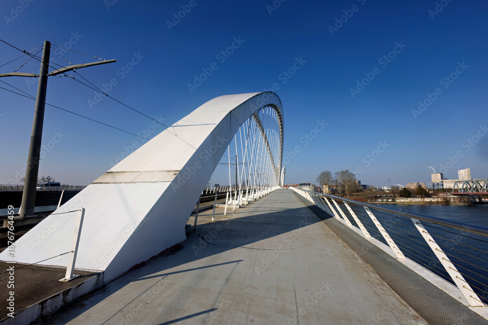 Obraz premium Pedestrian and tram bridge over the Rhine at kehl
