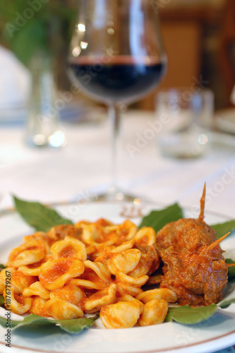 Quadro su tela Orecchiette al sugo con ragù di braciole or orecchiette whit sauce tomato ragù i