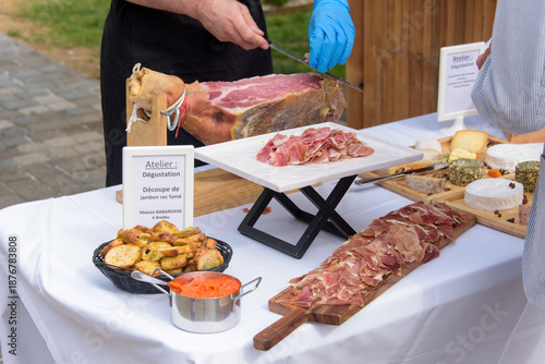 Cocktail, toasts et petits fours, traiteur de mariage