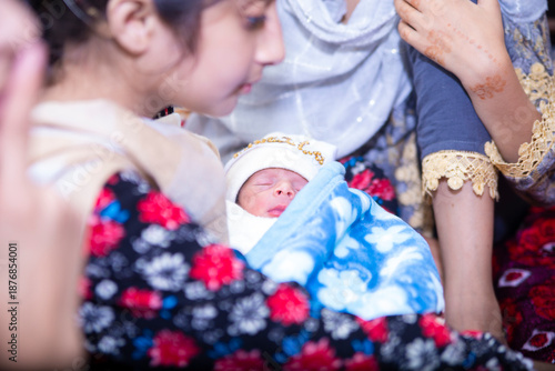 Cuadro en lienzo Cute new baby born boy.