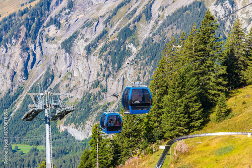 Tableau sur toile Overhead cable car leading from Kandersteg to the Lake Oeschinen (Oeschinensee)