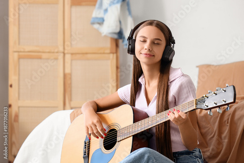 Teenage girl with headphone...