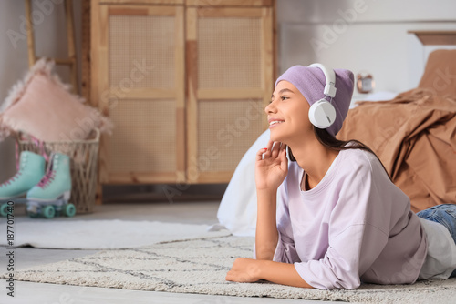 Teenage girl with headphone...