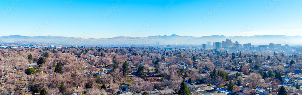Obraz premium Aerial panoramic view of the City of Reno and Sparks covered in a smoggy haze during a temperature inversion.