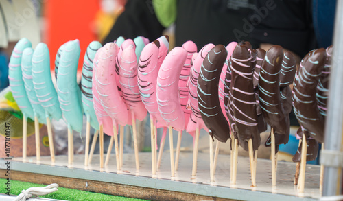屋台で販売中のチョコバナナ
