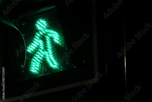 Quadro em tela Green light for pedestrians