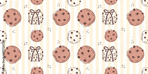 Cute hand drawn chocolate chip cookie seamless pattern on striped background. Sweet bakery dessert wallpaper.