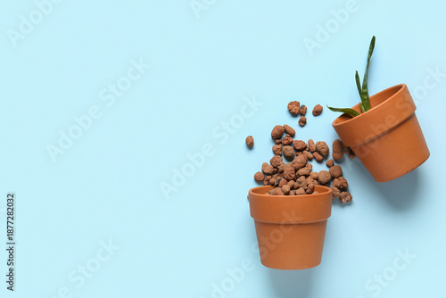 Clay flower pots with pebbl...