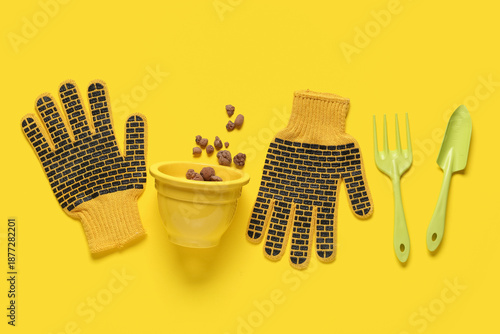 Flower pot with gardening t...