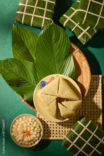 Chung cake sliced and arranged with dong leaves and ingredients. Suitable for food branding, Tet marketing campaigns and Vietnamese culinary editorials.
