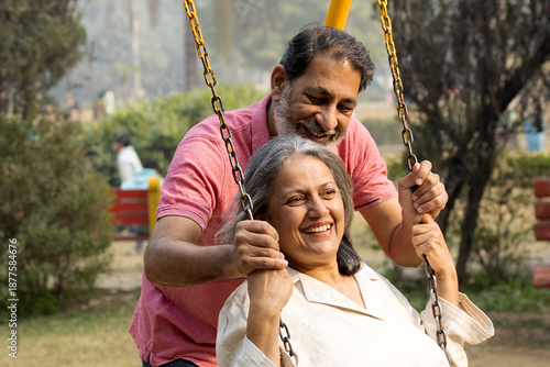 Tableau sur toile Happy indian old couple swinging at park