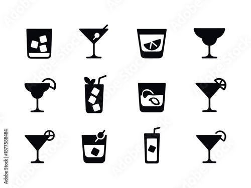 Classic Cocktail Icons. Classic cocktails. Solid icon set of classic cocktails: old fashioned, martini, negroni, manhattan, margarita, mojito, whiskey sour,