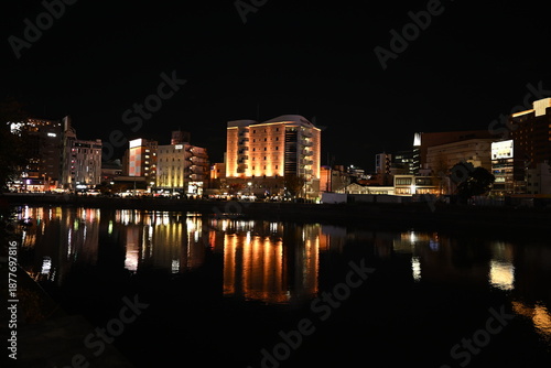 Wallpaper Mural 福岡市中洲エリアの夜景風景 Torontodigital.ca