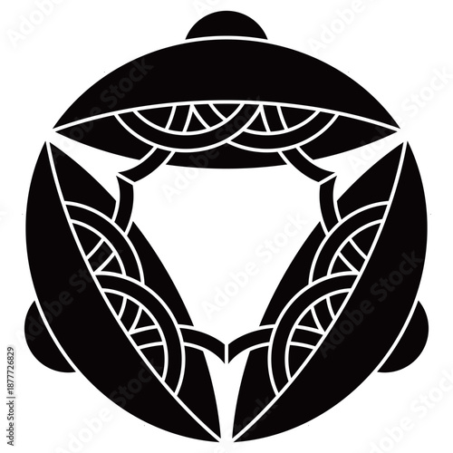 家紋です。三つ寄せ笠といいます。