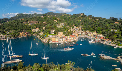 Foto Portofino, Italy. Scenic cove with boats in the Mediterranean Sea