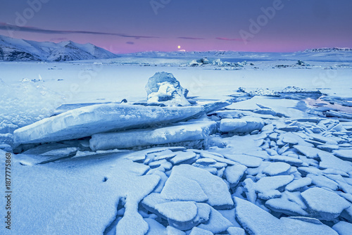 Tableau sur toile Ice cap and cracks in baikal lake at sunset