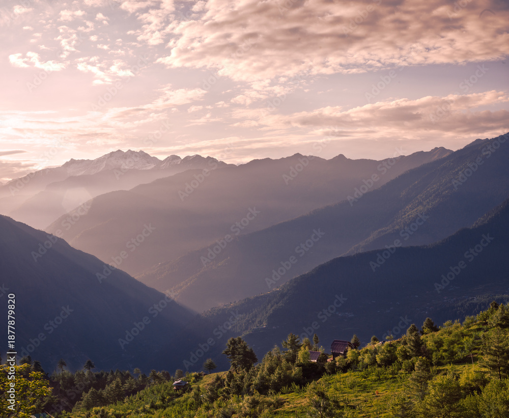 Obraz premium Mountain landscape with fog. Majestic Golden Hour Over Sainj Valley, Himachal Pradesh. This serene landscape showcases the majestic Himalayan peaks and traditional mountain scenery of Northern India.