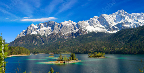 Eibsee mit Zugspitzmassiv, Wettersteingebirge in Bayern, Garmisch, Grainau, Bayern, Deutschland, Panorama 