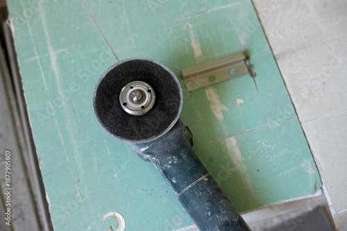 Fotografie electric emery board leaning upwards on a table