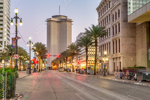 Tableau sur toile Urban streetscape of New Orleans showing buildings lit up during nighttime city