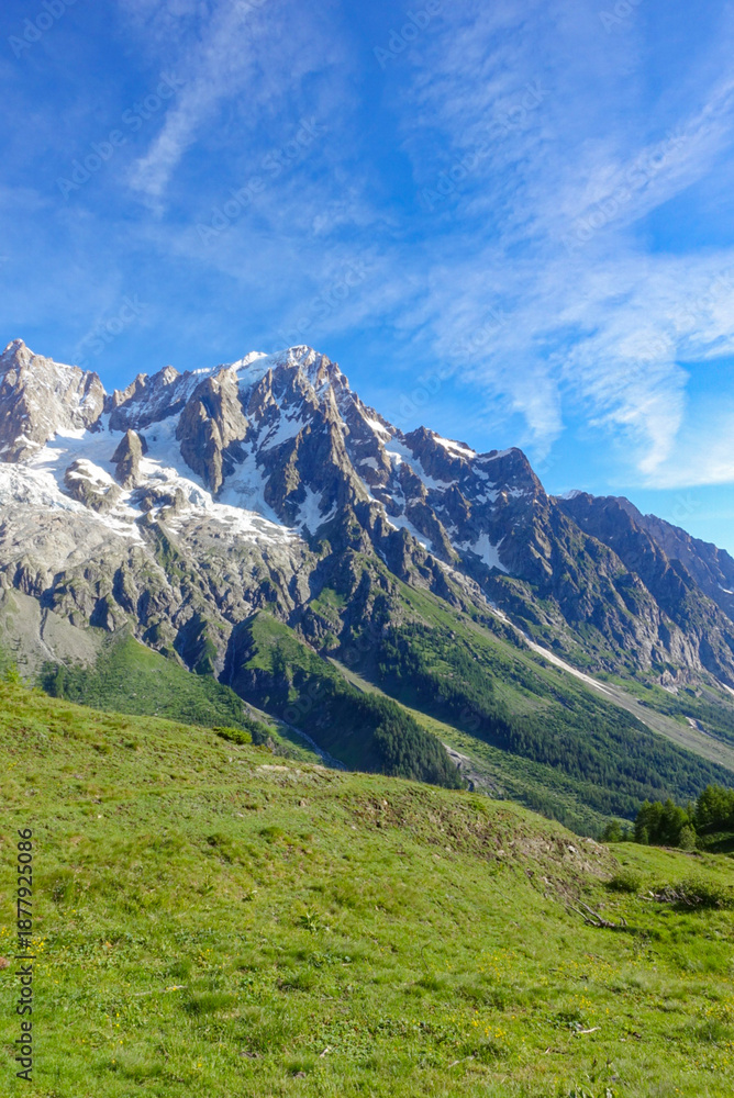 Fototapeta premium Italian alpine landscape in summer on the Tour du Mont Blanc 