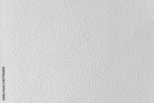 Primer plano de pared blanca de estuco o yeso con textura irregular, hendiduras y acabado mate.Primer plano de pared blanca de estuco o yeso con textura irregular, hendiduras y acabado mate.