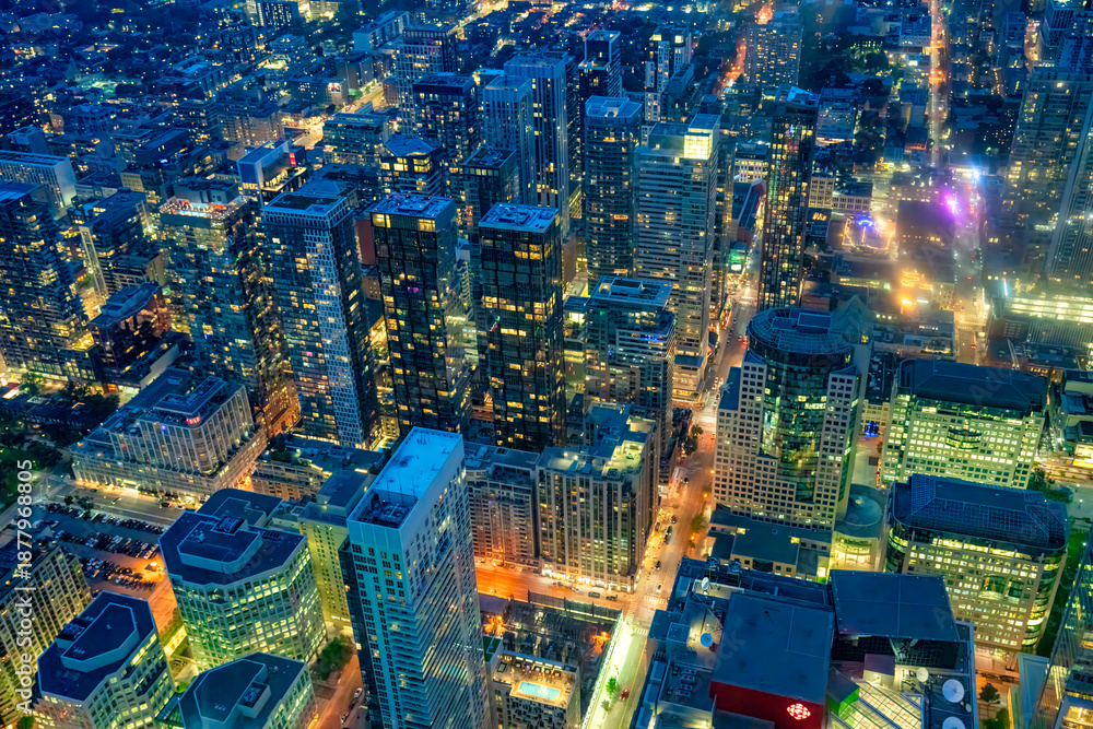 Fototapeta premium Nighttime Elegance. Aerial Perspective of Toronto's Bright City Lights