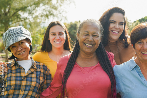 Foto Group of multi generational women hugging each other while smiling on camera at