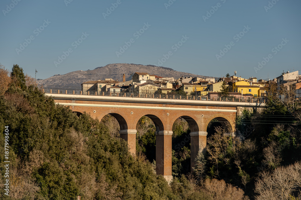 Fototapeta premium Isernia: Spectacular Photos of the Cardarelli Bridge