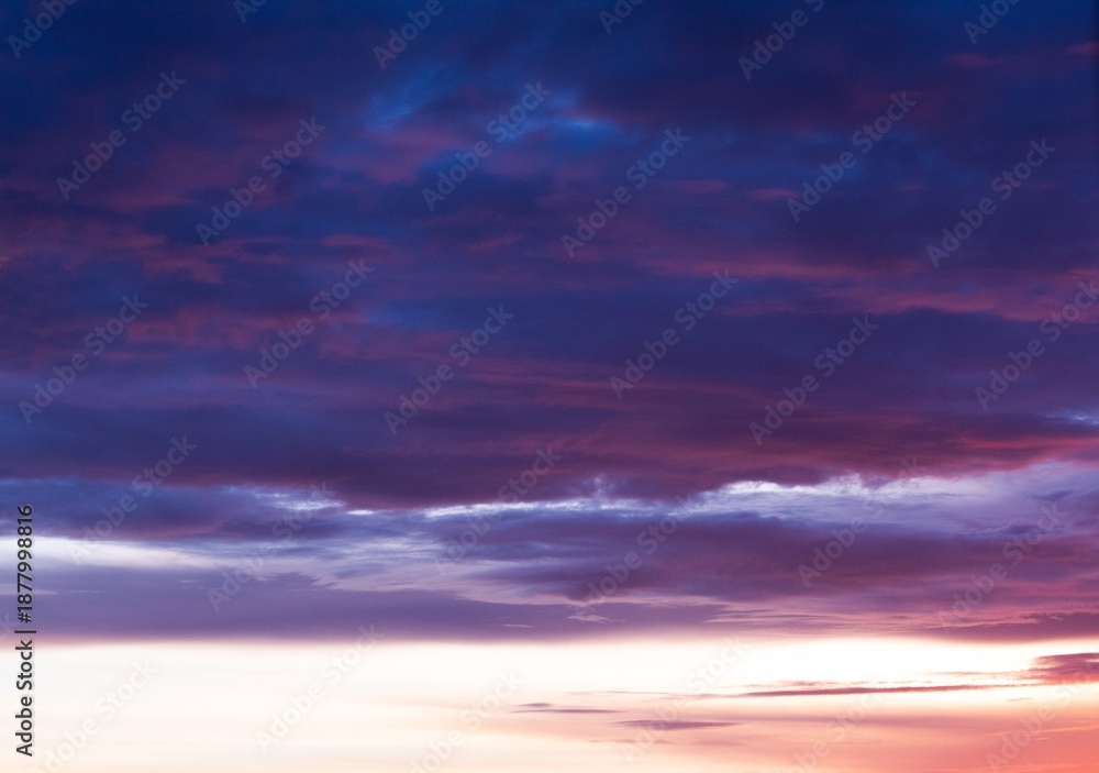 Naklejka premium dramatic sunset sky