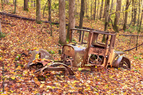 Konstfotografi Near Little River Trail is an old abandoned 1920’s to 1930’s demolished Cadillac